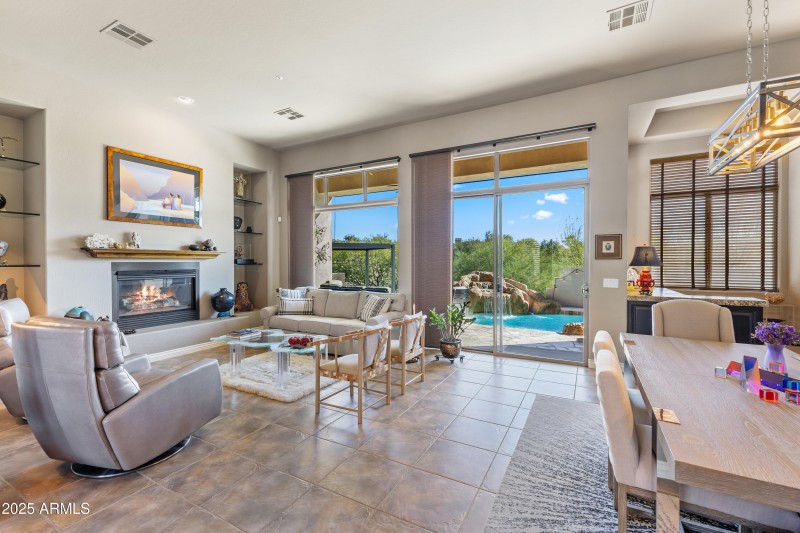 Living Room/ Formal Dining