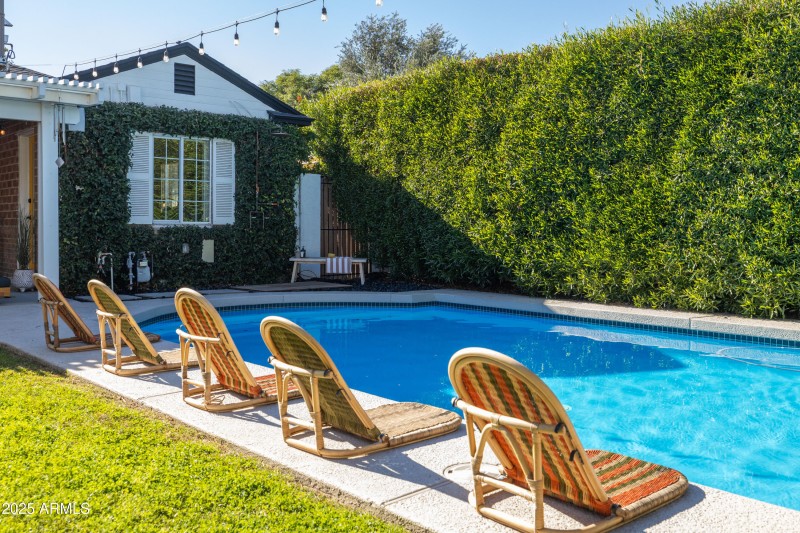 Restort Style Living