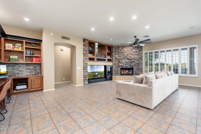 5744 E Hedgehog Pl - 11