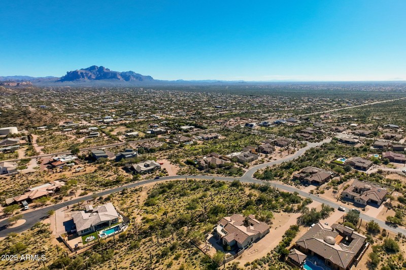 11-web-or-mls-11421 E NORTHRIDGE Street