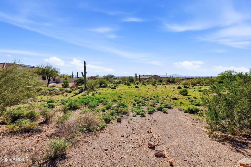 26-web-or-mls-11421 E NORTHRIDGE Street