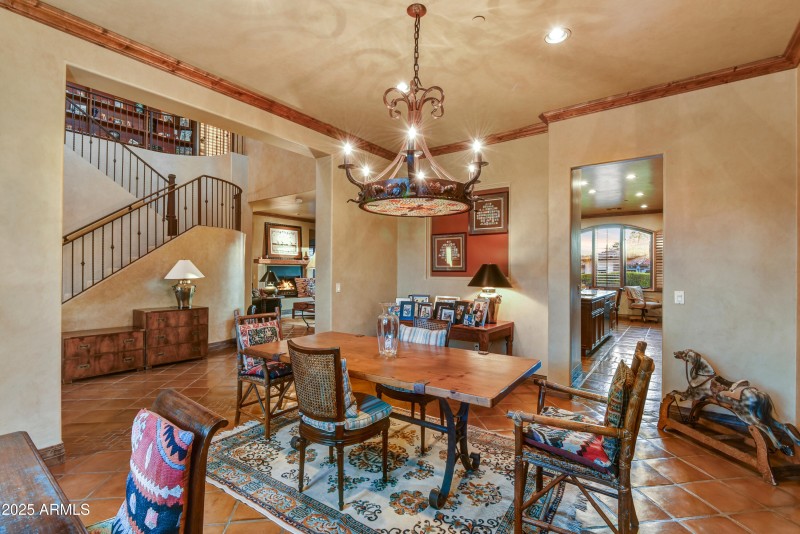 17-Dining to Kitchen