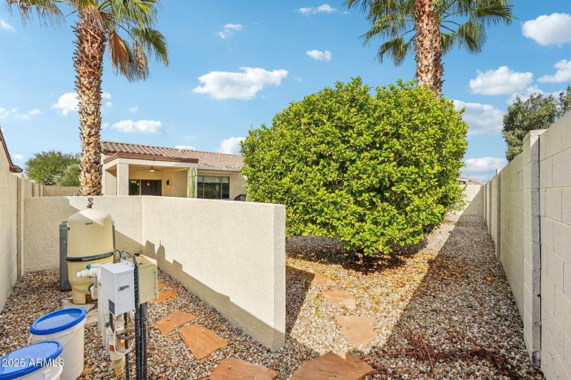 37-web-or-mls-N Wasson Peak Dr-S2411-035