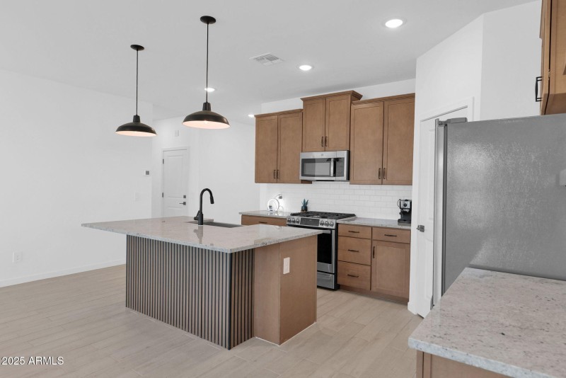 19-web-or-mls-P1393811