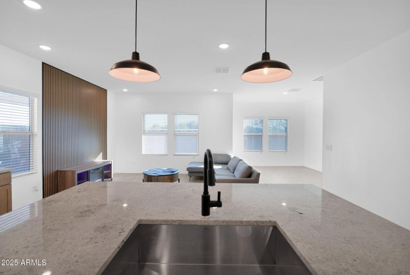 21-web-or-mls-P1393814