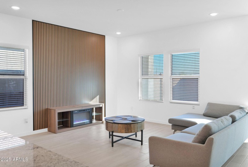 22-web-or-mls-P1393815