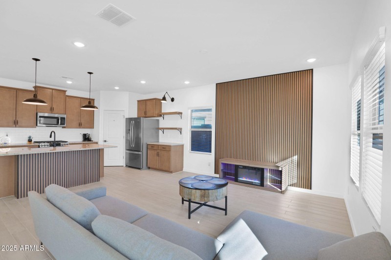 25-web-or-mls-P1393821