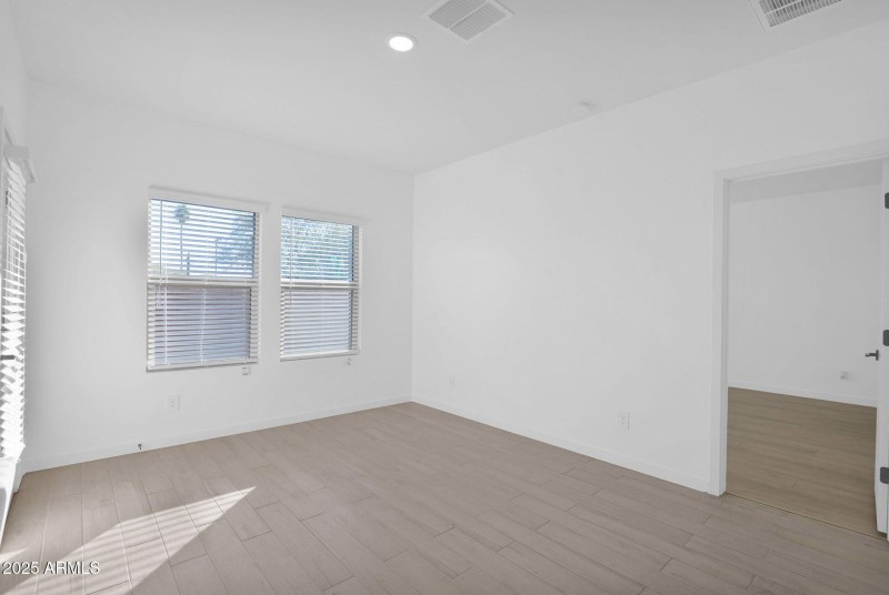 26-web-or-mls-P1393823