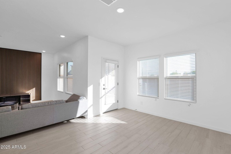 27-web-or-mls-P1393825