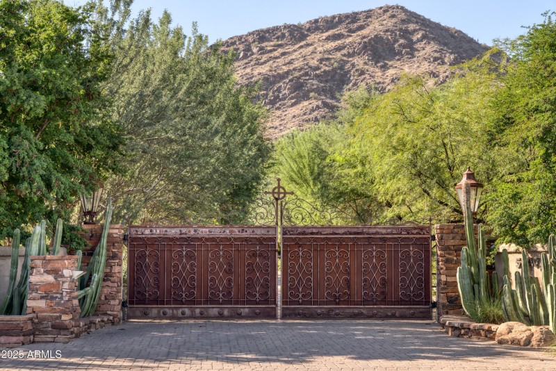 Gated Estate w/ Mountain Views