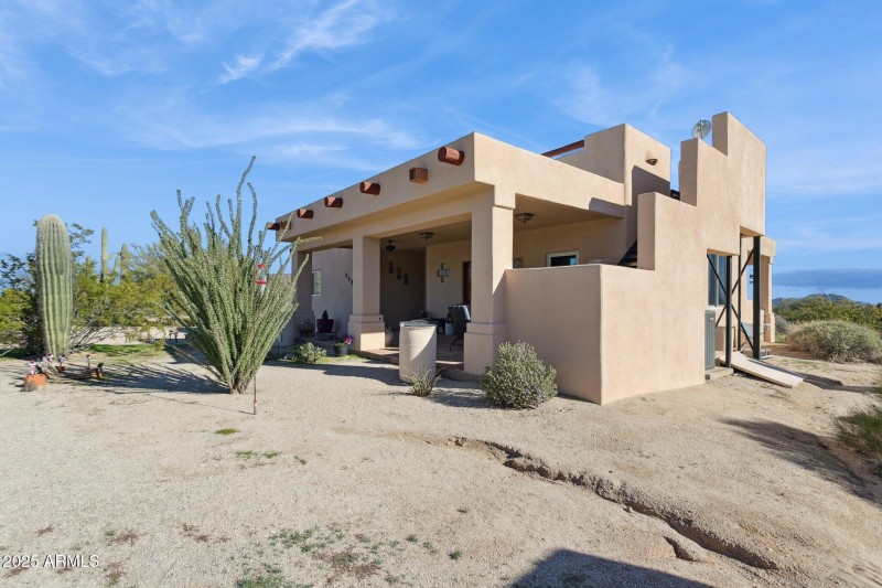 5-web-or-mls-2401-s-coyote-trail