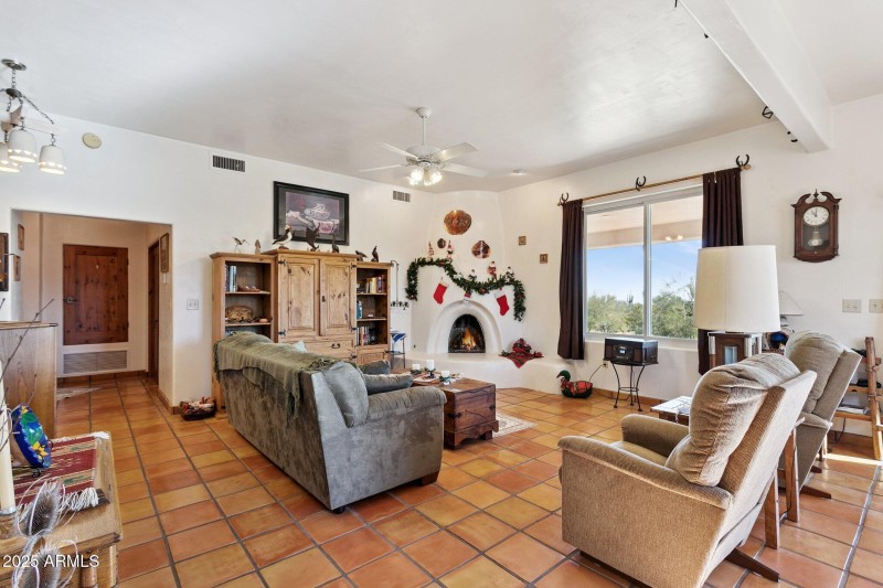 7-web-or-mls-2401-s-coyote-trail