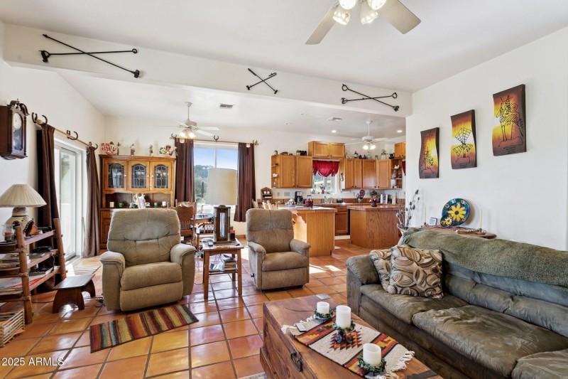 9-web-or-mls-2401-s-coyote-trail