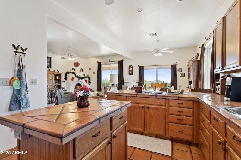 13-web-or-mls-2401-s-coyote-trail