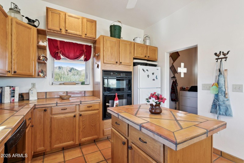 15-web-or-mls-2401-s-coyote-trail