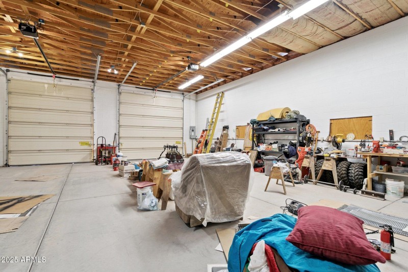 32-web-or-mls-2401-s-coyote-trail