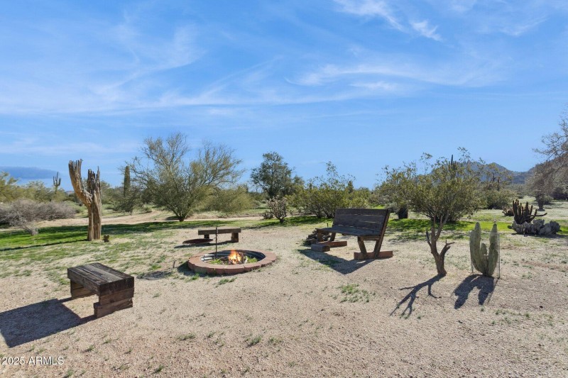 41-web-or-mls-2401-s-coyote-trail