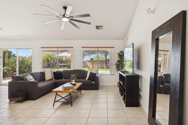 5-web-or-mls-28826-n-45th-st