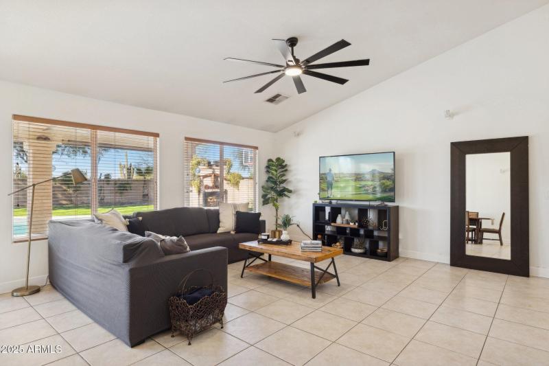 6-web-or-mls-28826-n-45th-st