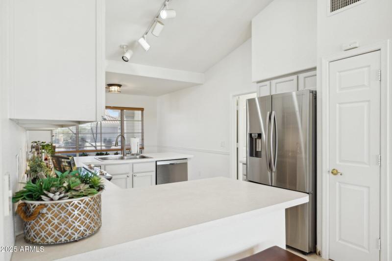 9-web-or-mls-28826-n-45th-st