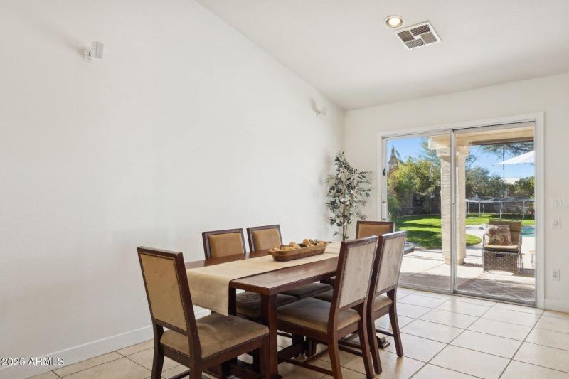 11-web-or-mls-28826-n-45th-st