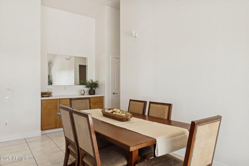 12-web-or-mls-28826-n-45th-st