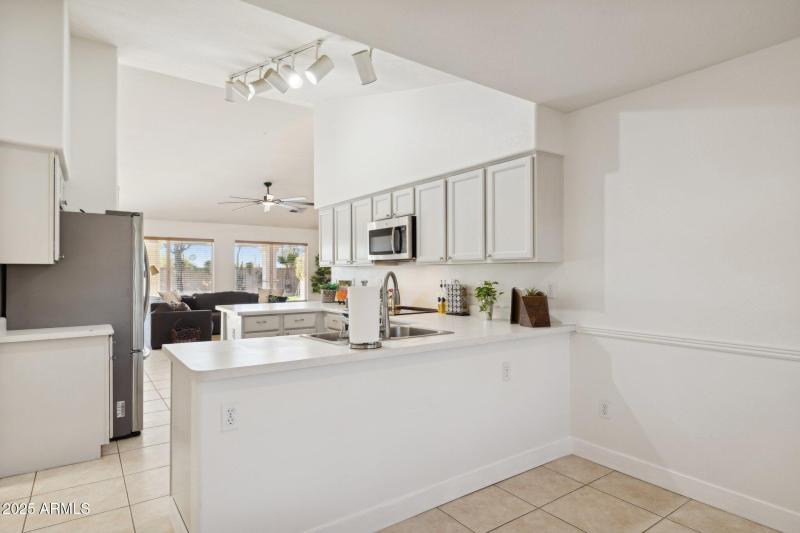 14-web-or-mls-28826-n-45th-st