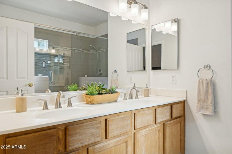 19-web-or-mls-28826-n-45th-st