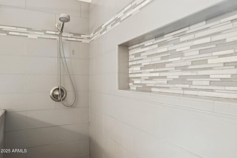 20-web-or-mls-28826-n-45th-st