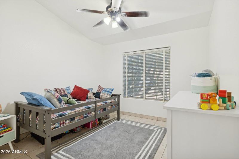 22-web-or-mls-28826-n-45th-st