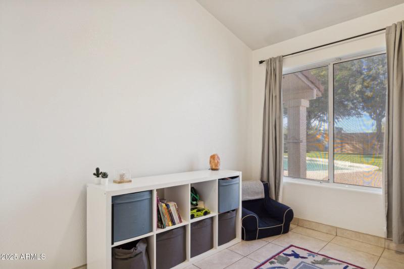 26-web-or-mls-28826-n-45th-st