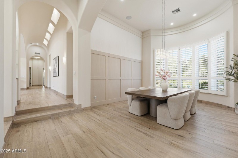 25-021-formal-dining