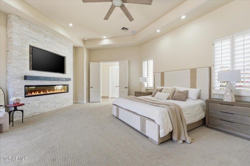 38-034-primary-bedroom