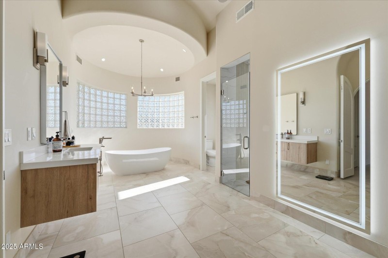 39-035-primary-bathroom