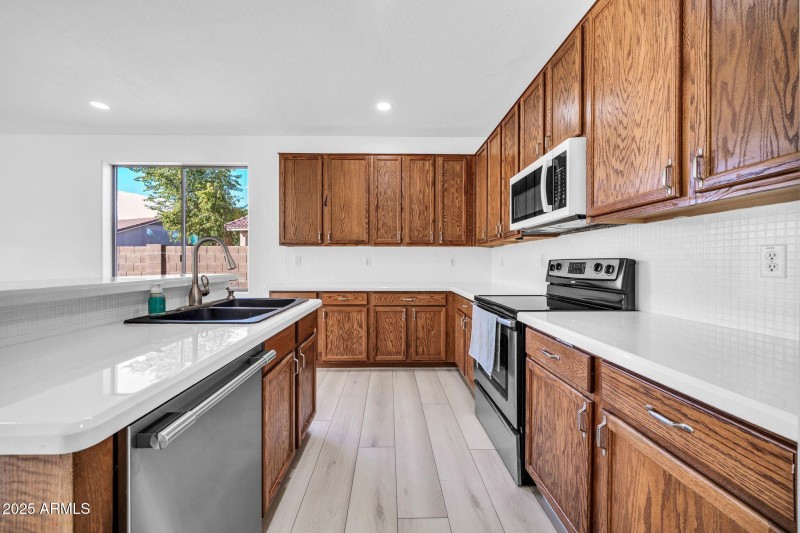 16529 W Saguaro Ln-15