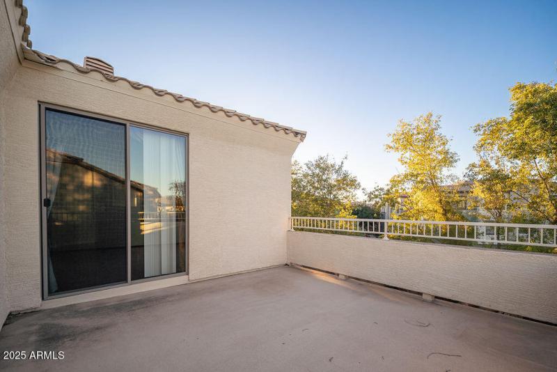 22_Primary-Balcony_02