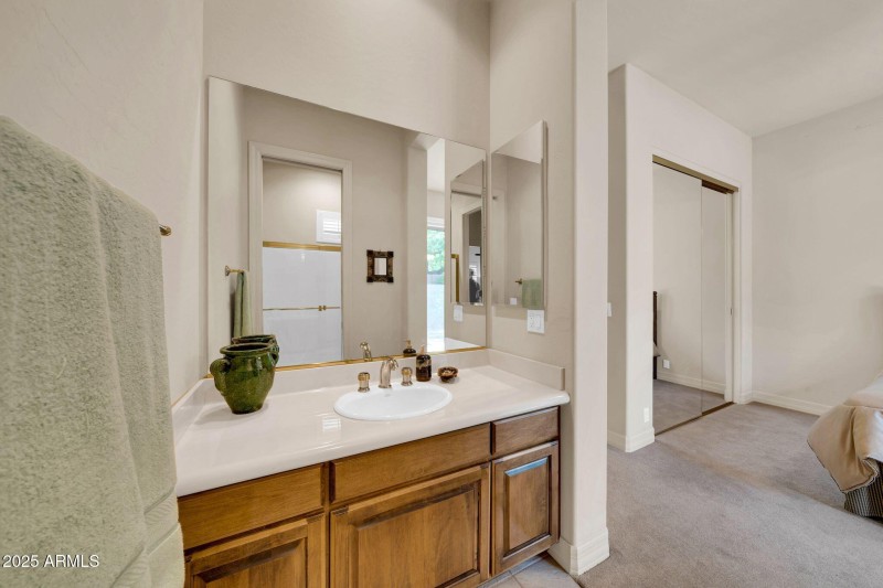 Jack and Jill guest bath