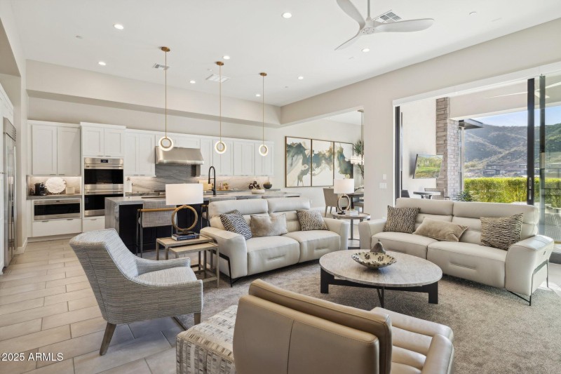 15-web-or-mls-14530-e-adero-canyon-dr