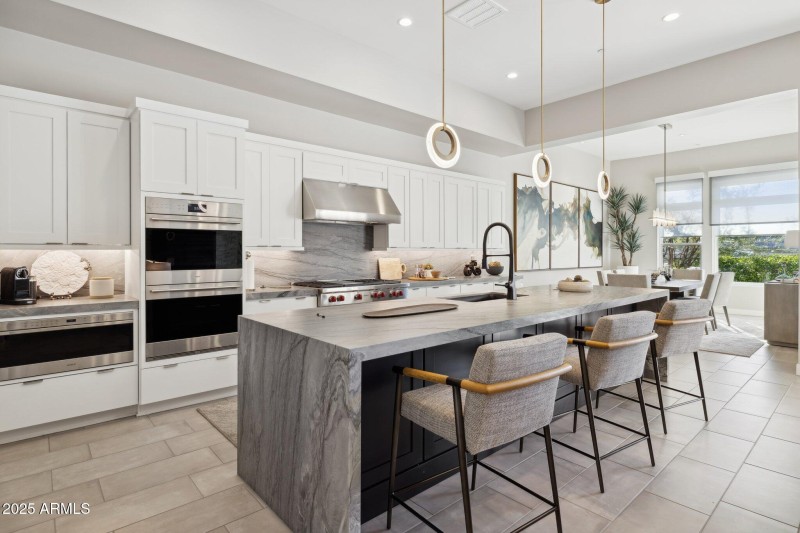 16-web-or-mls-14530-e-adero-canyon-dr