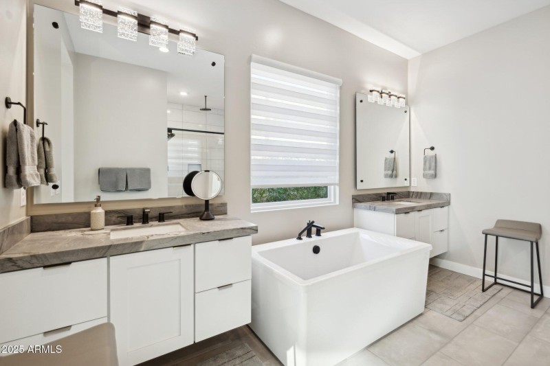 31-web-or-mls-14530-e-adero-canyon-dr