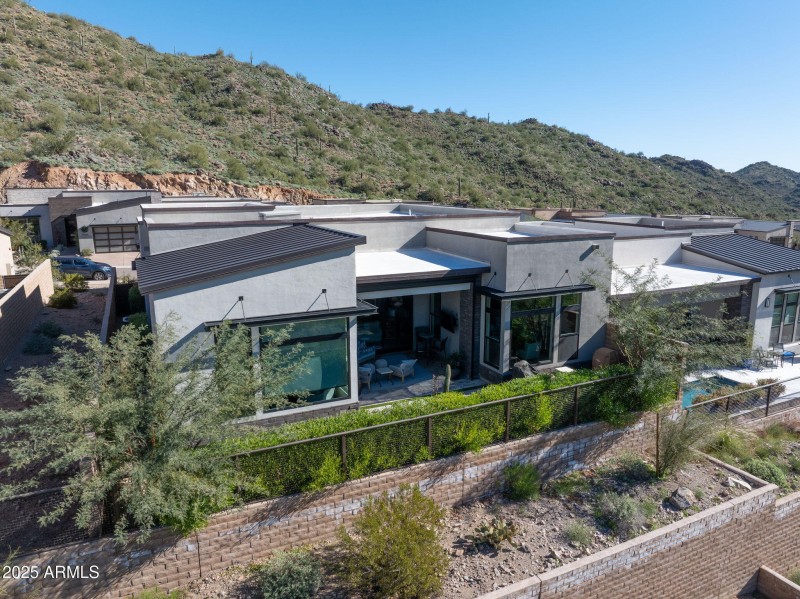 51-web-or-mls-14530-e-adero-canyon-dr