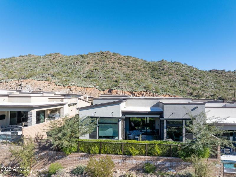 53-web-or-mls-14530-e-adero-canyon-dr