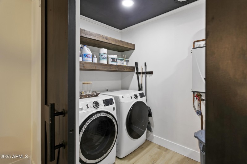 BARN DOOR TO LAUNDRY