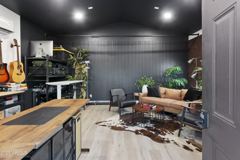 DETACHED BONUS SPACE