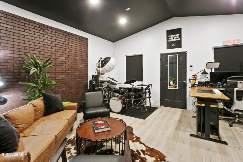 DETACHED BONUS SPACE