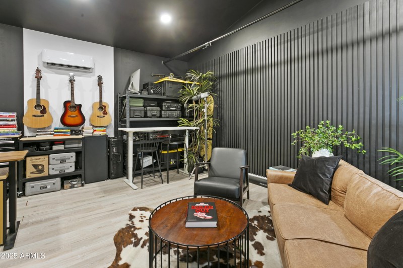 DETACHED BONUS SPACE