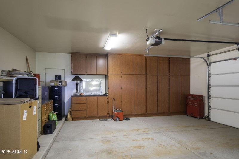 3 Car Garage w-Blt in Cabs