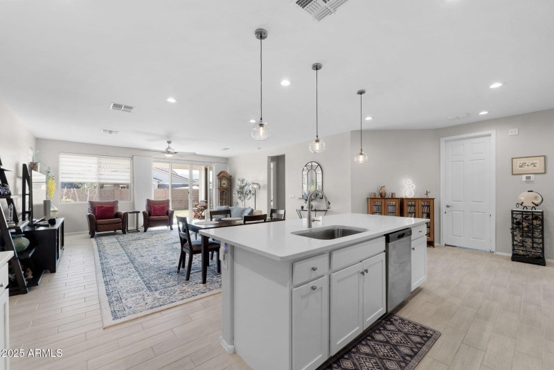 008__2049 E Entoro Dr