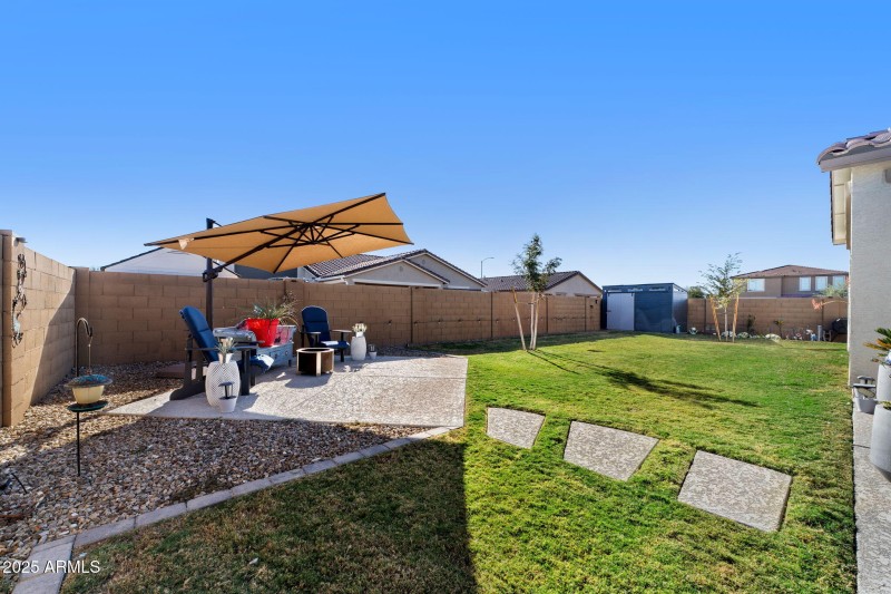 021__2049 E Entoro Dr