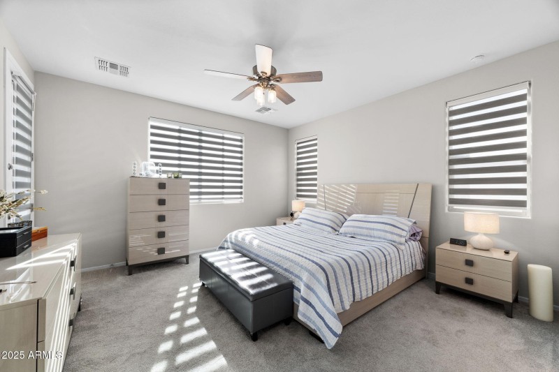 025__2049 E Entoro Dr